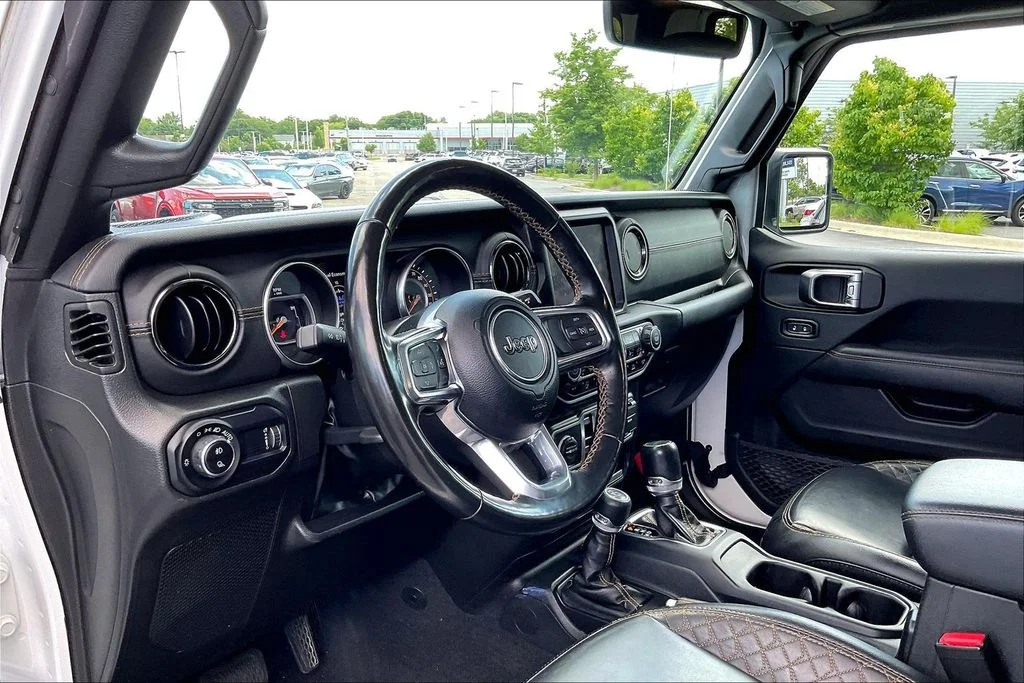 Used 2023 White Jeep High Altitude image 17