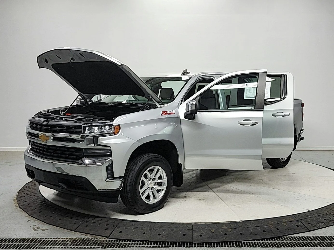 Used 2019 Silver Chevrolet LT image 11