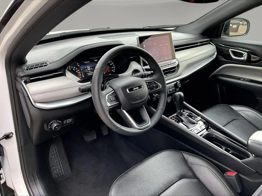 Used 2025 White Jeep Limited image 22