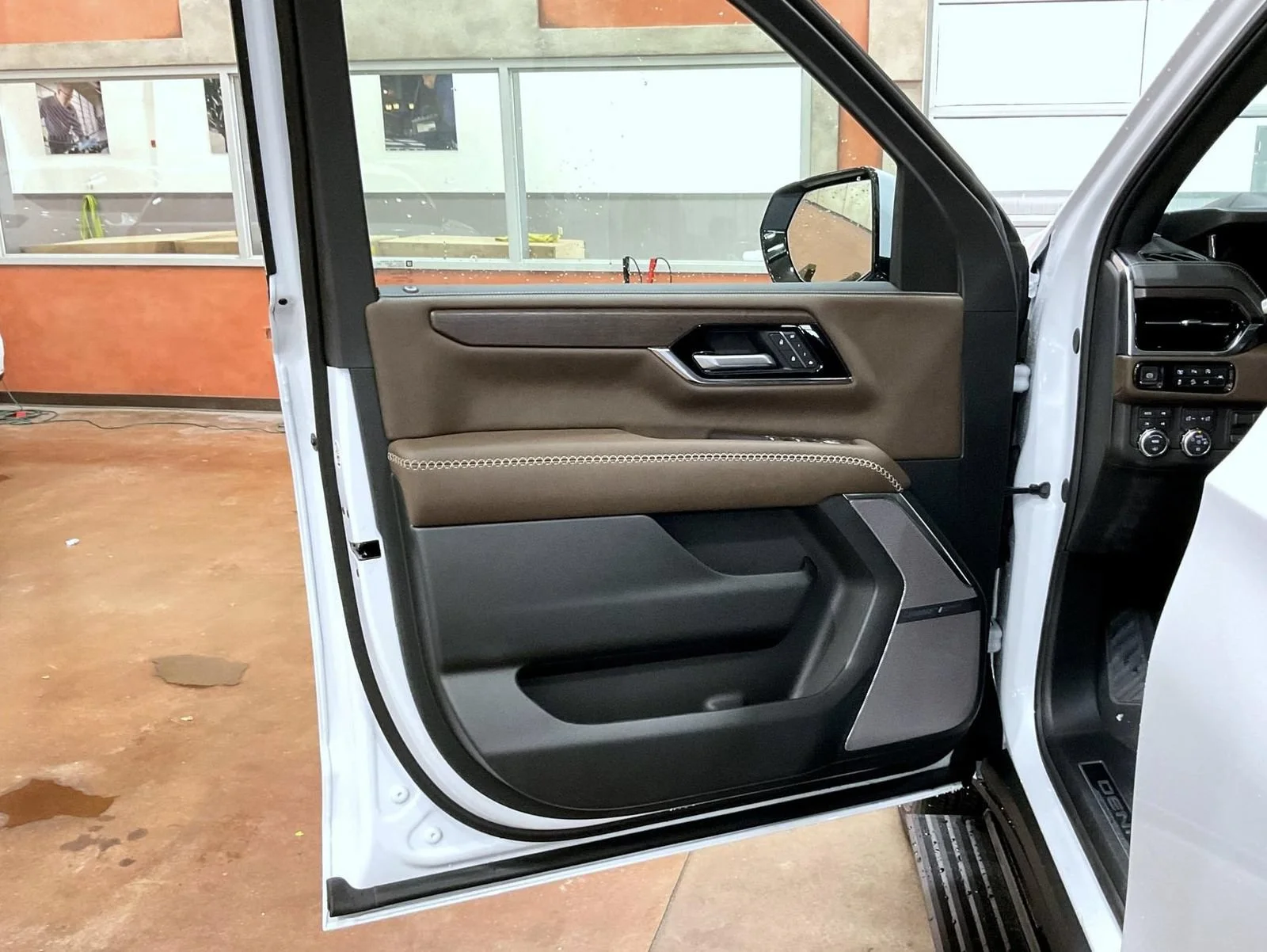 2026 GMC Yukon XL Denali Ultimate - Photo 9