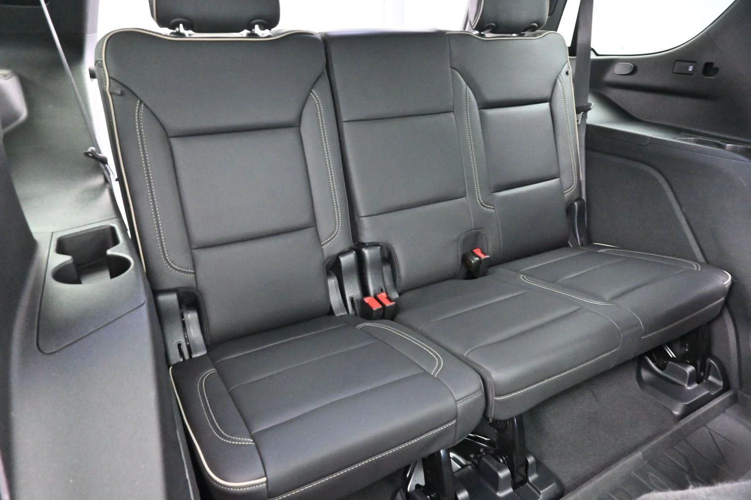 Used 2023 Iridescent Pearl Tricoat Chevrolet Premier image 39