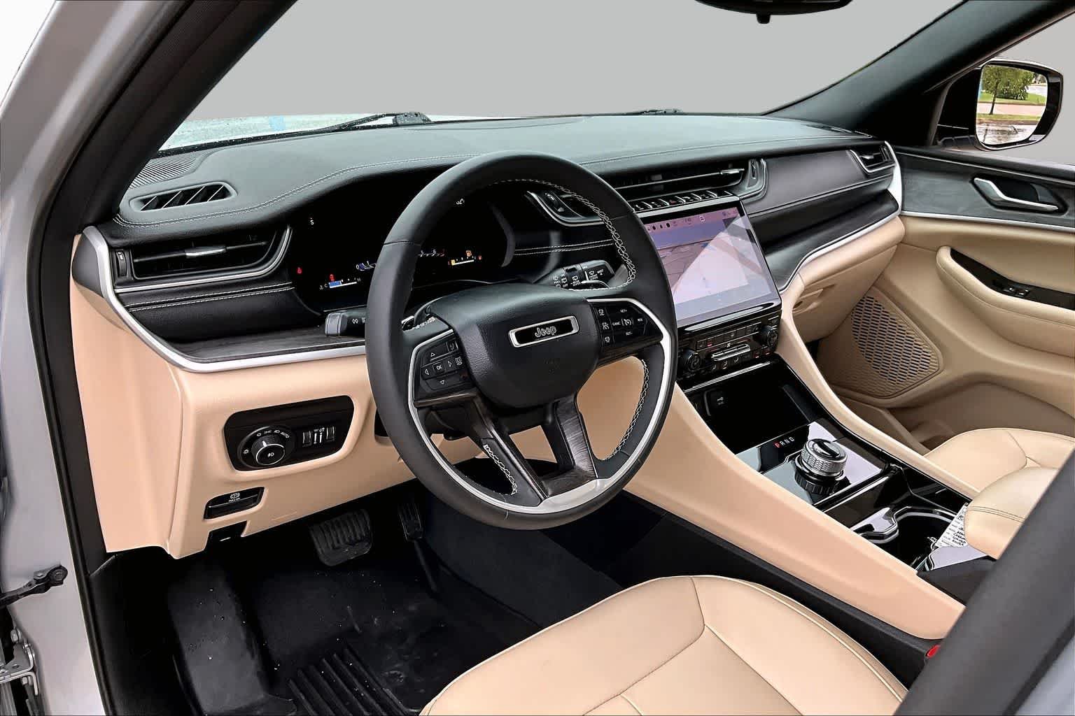 Used 2023 Silver Zynith Jeep Limited image 18
