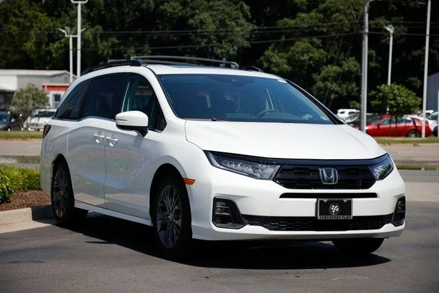 New 2026 Platinum White Pearl Honda Touring image 19