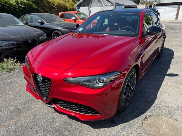 Used 2023 Rosso Etna Alfa Romeo Veloce image 3