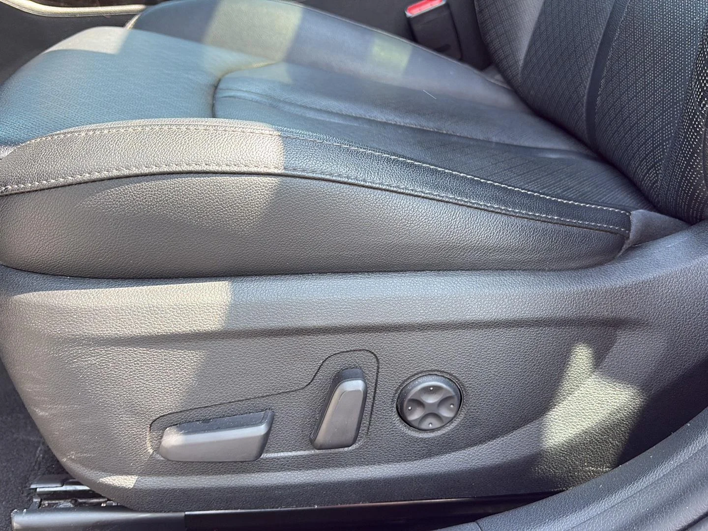 Used 2019 Snow White Pearl Kia EX image 7