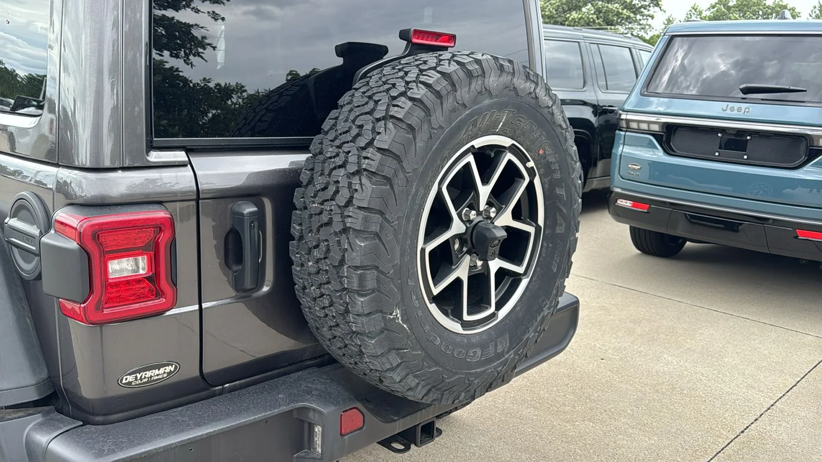Used 2025 Gray Jeep Rubicon image 13