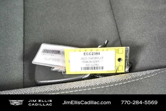 Used 2025 Crimson Metallic Chevrolet LT image 34