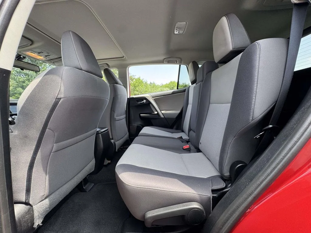 Used 2014 Red Toyota XLE image 15