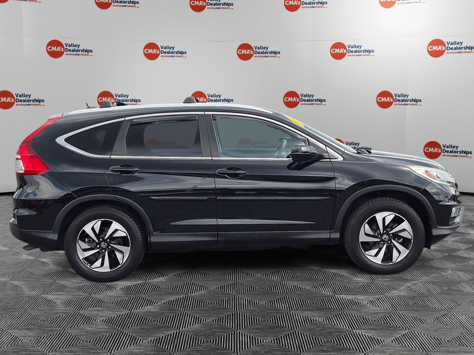 Used 2015 Crystal Black Pearl Honda Touring image 4