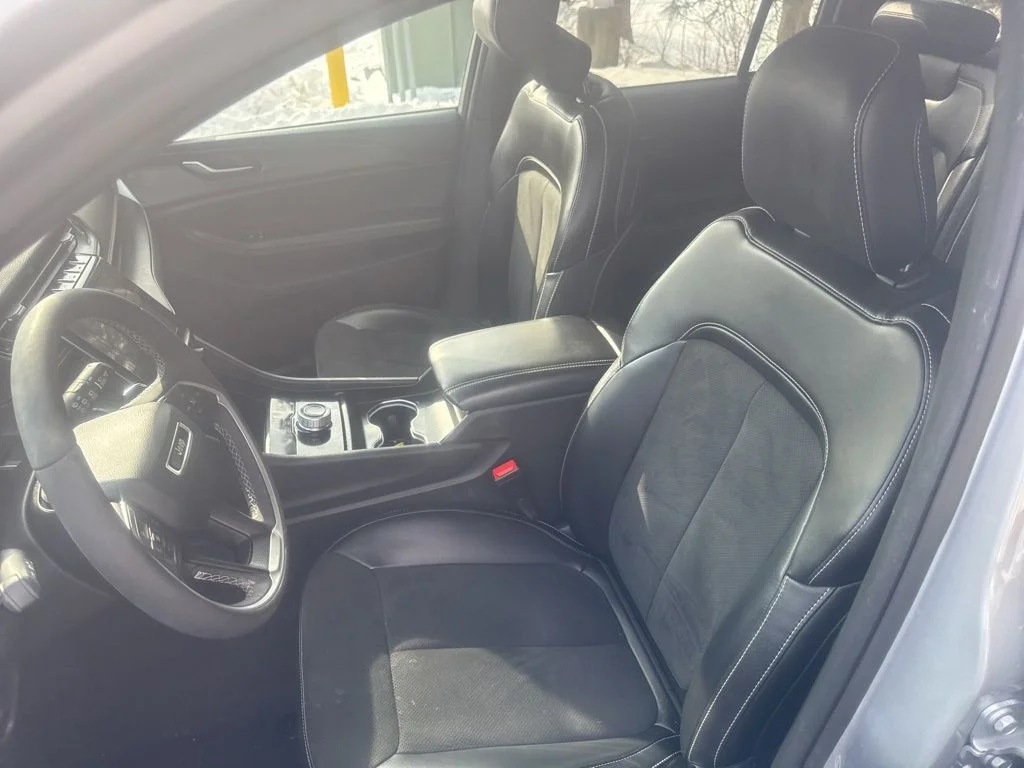 Used 2024 Silver Jeep Altitude image 3