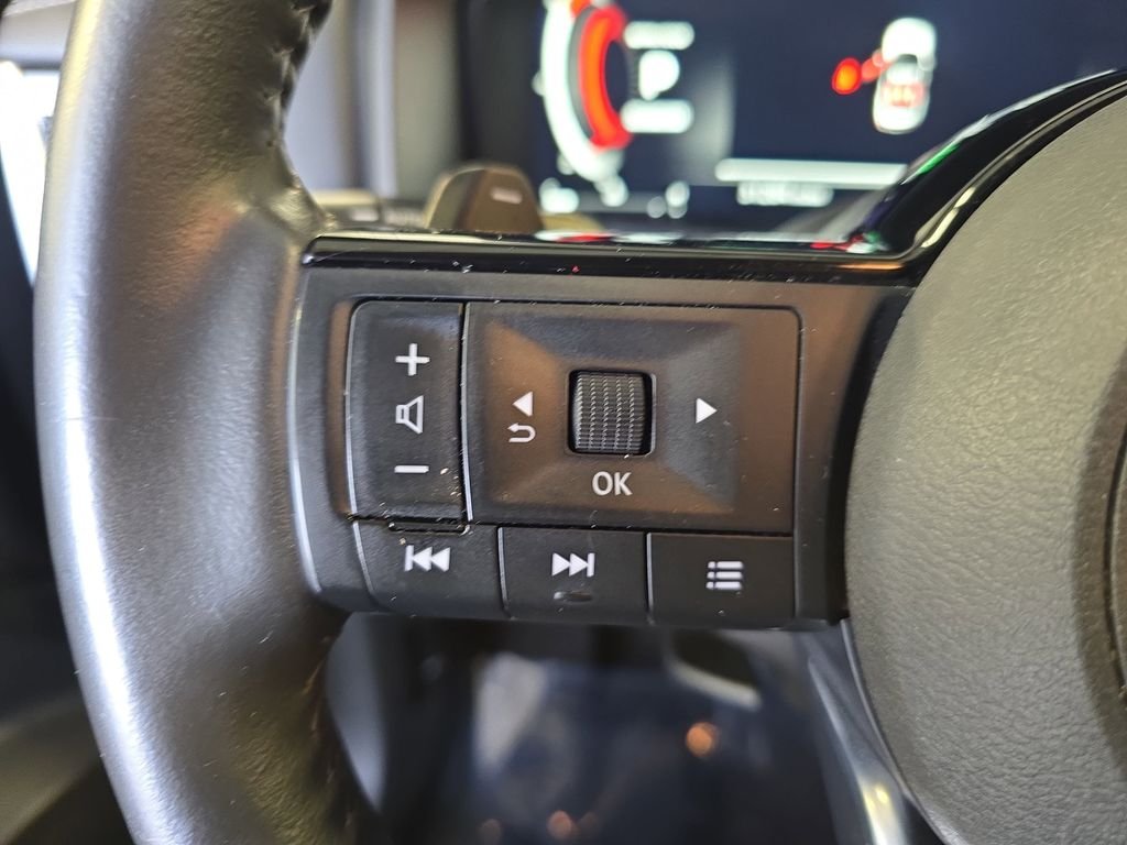 Used 2024 Gray Nissan Platinum image 19