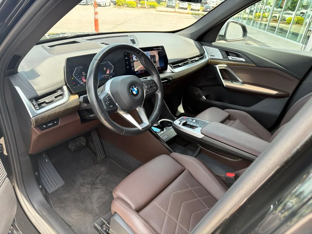 Used 2023 Black BMW xDrive28i image 16