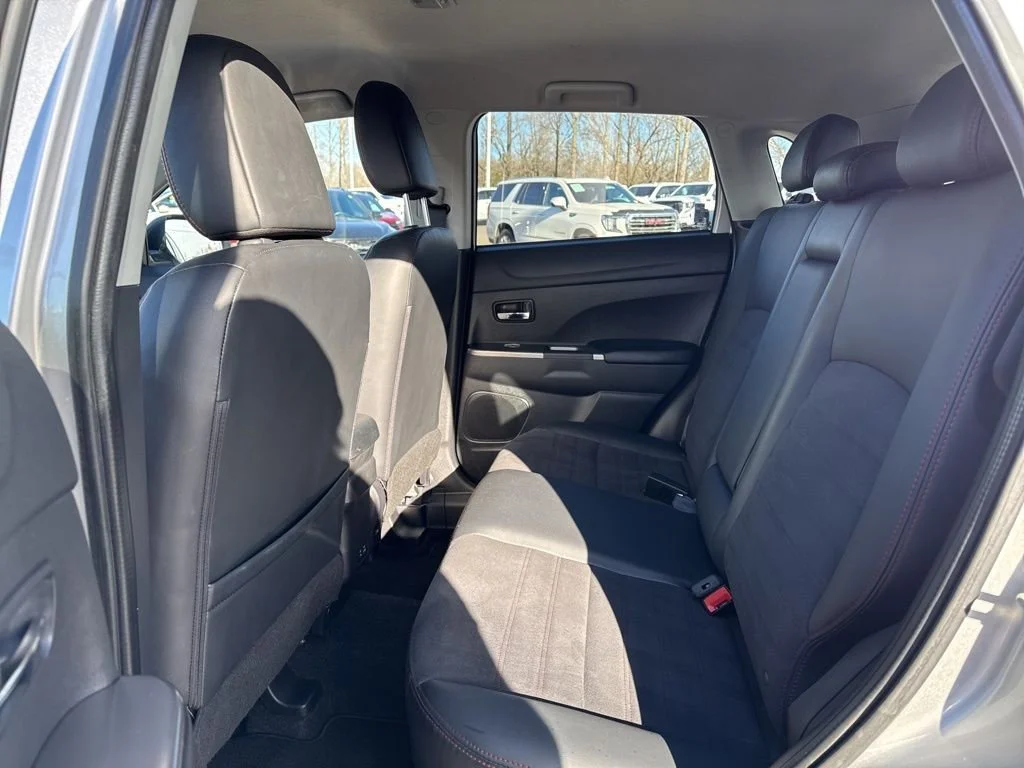 Used 2023 Silver Mitsubishi ES image 15