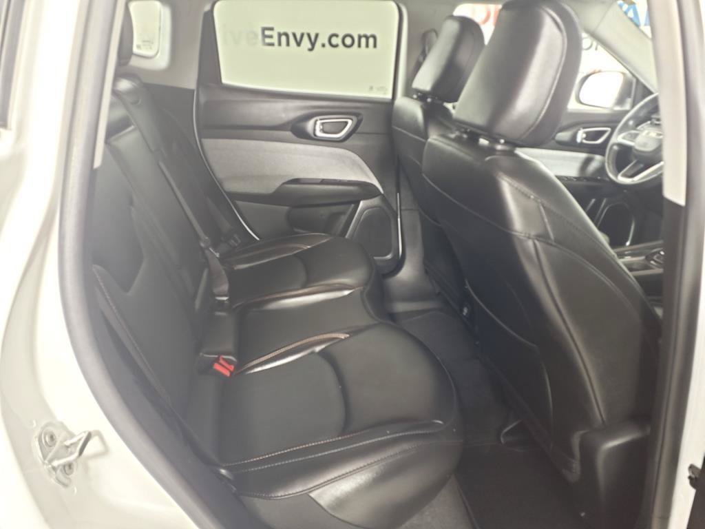 Used 2022 White Jeep Latitude Lux image 15