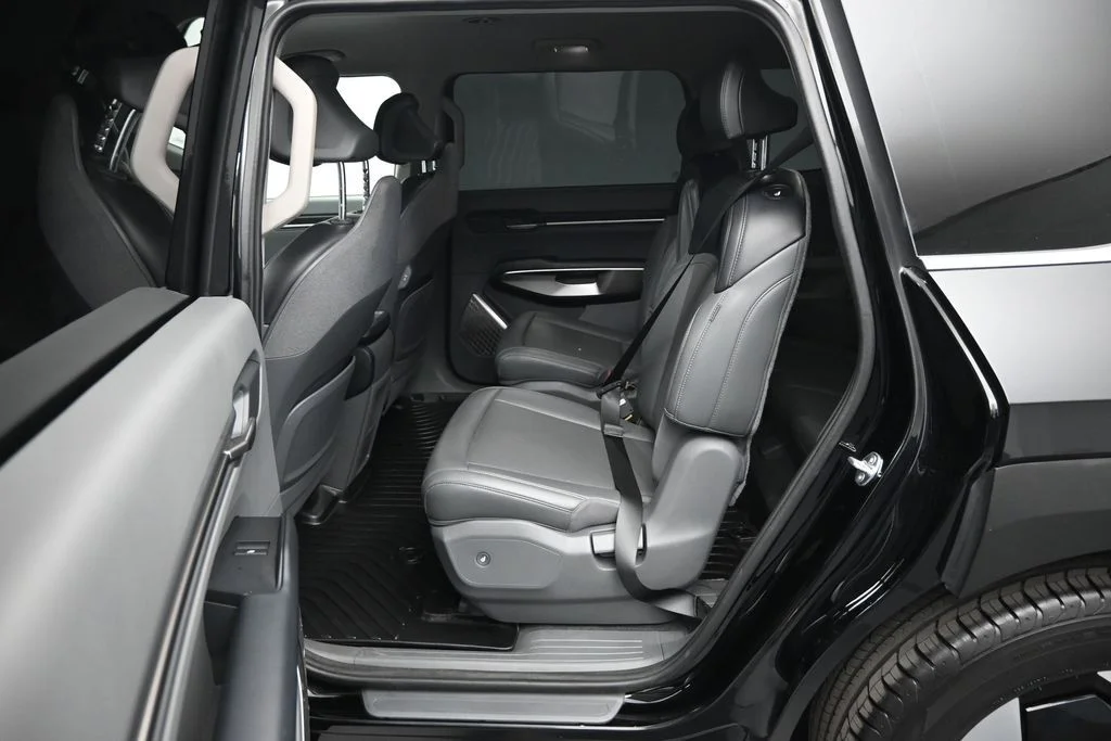 Used 2024 Black Kia Light Long Range image 20