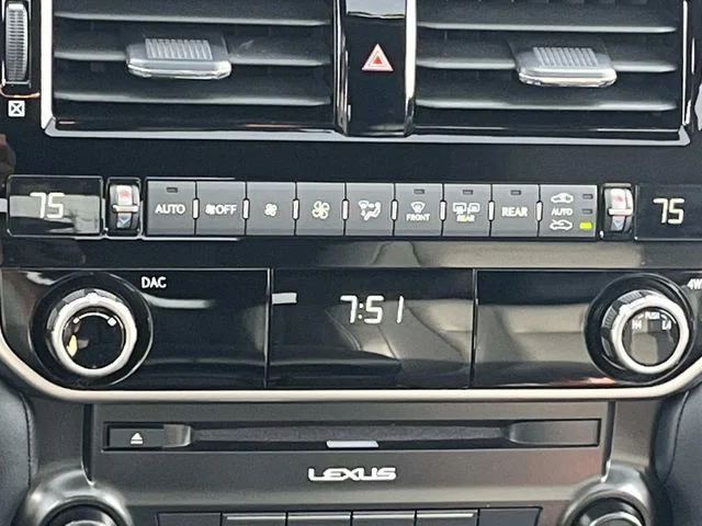 Used 2022 White Lexus 460 image 17
