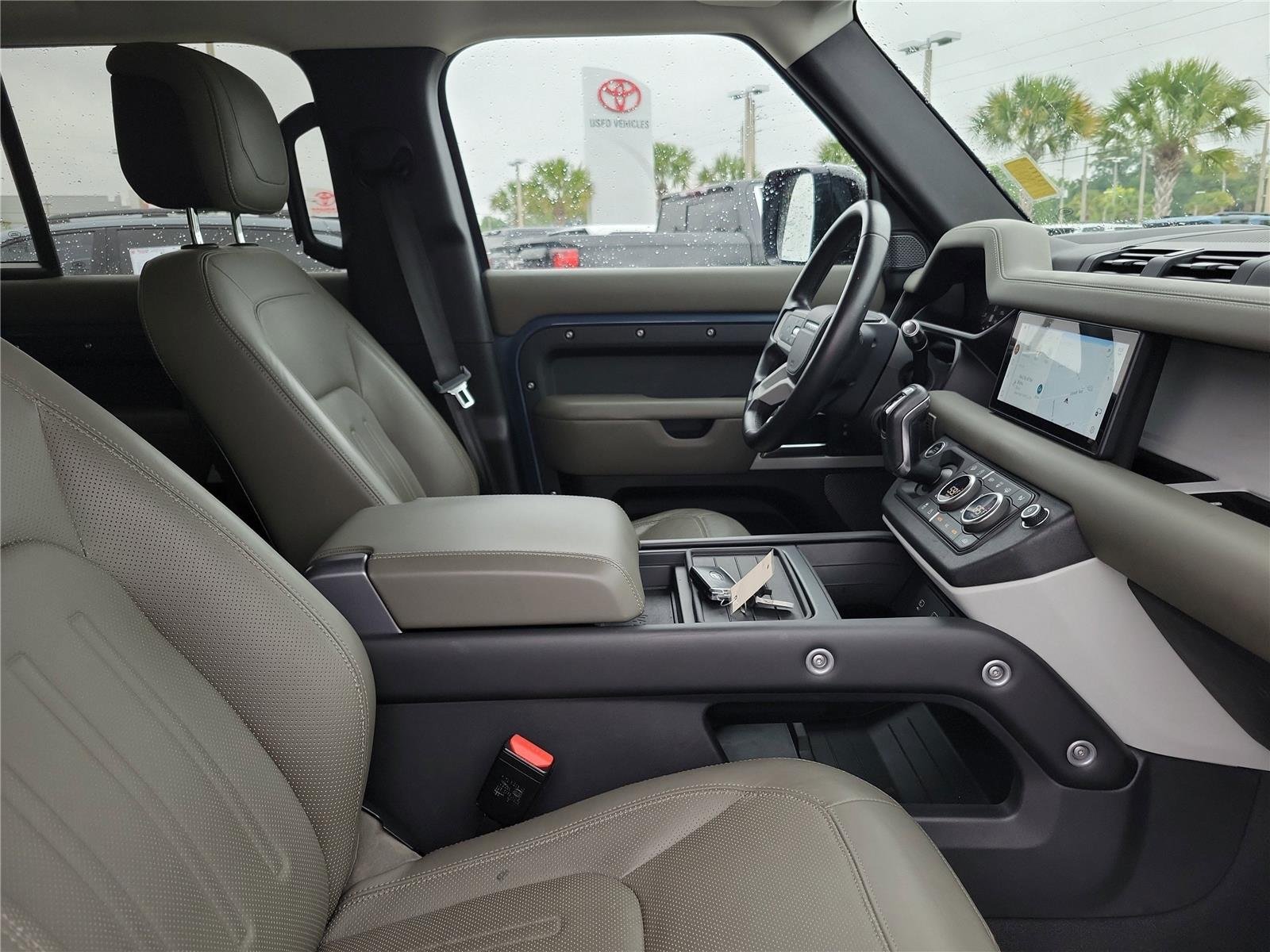 Used 2020 Fuji White Land Rover HSE image 36
