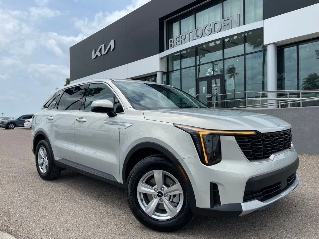 2026 Kia Sorento LX AT's photo