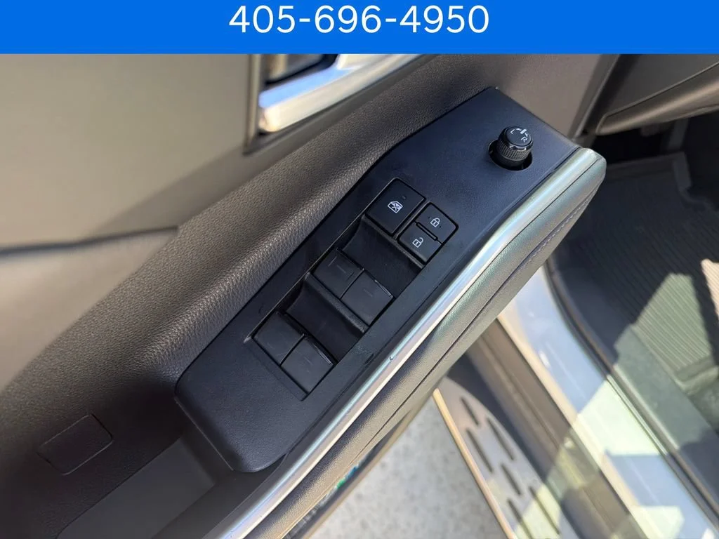 Pre-Owned 2022 Toyota Highlander XLE