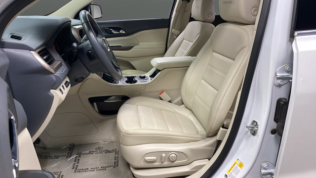 Used 2023 White Frost Tricoat GMC Denali image 9