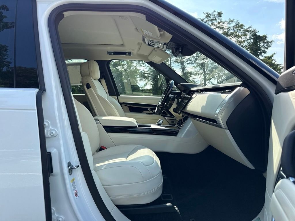 New 2026 Fuji White Land Rover SE image 17