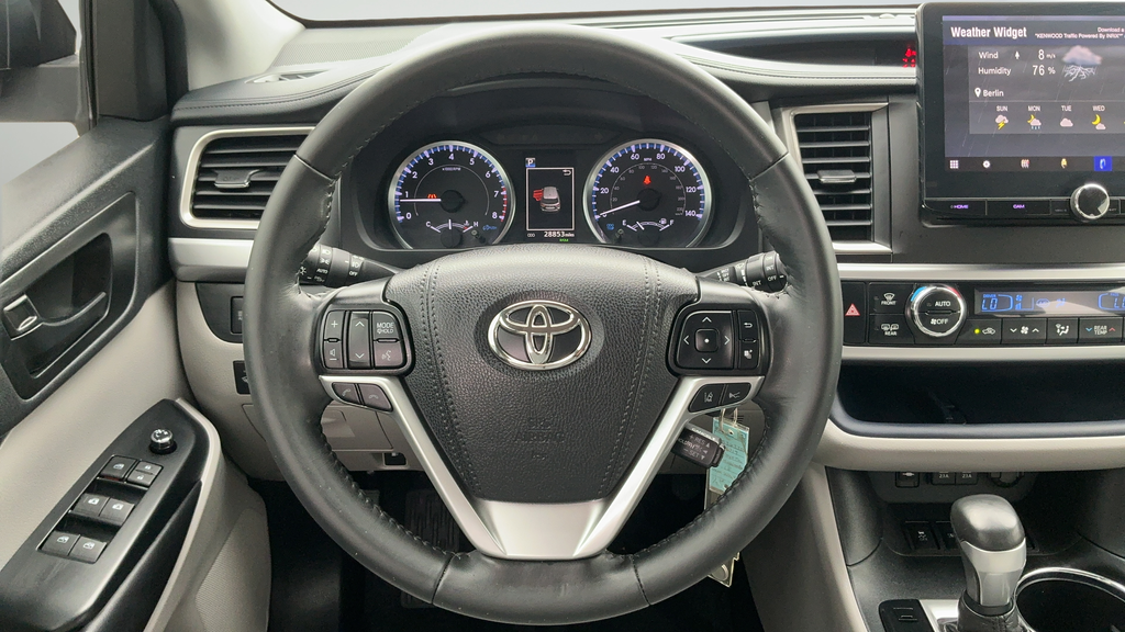 Used 2019 Blizzard Pearl Toyota LE Plus image 9