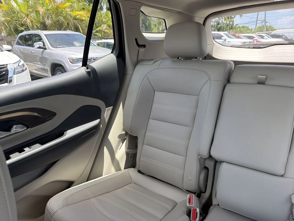 Used 2023 Silver GMC Denali image 12
