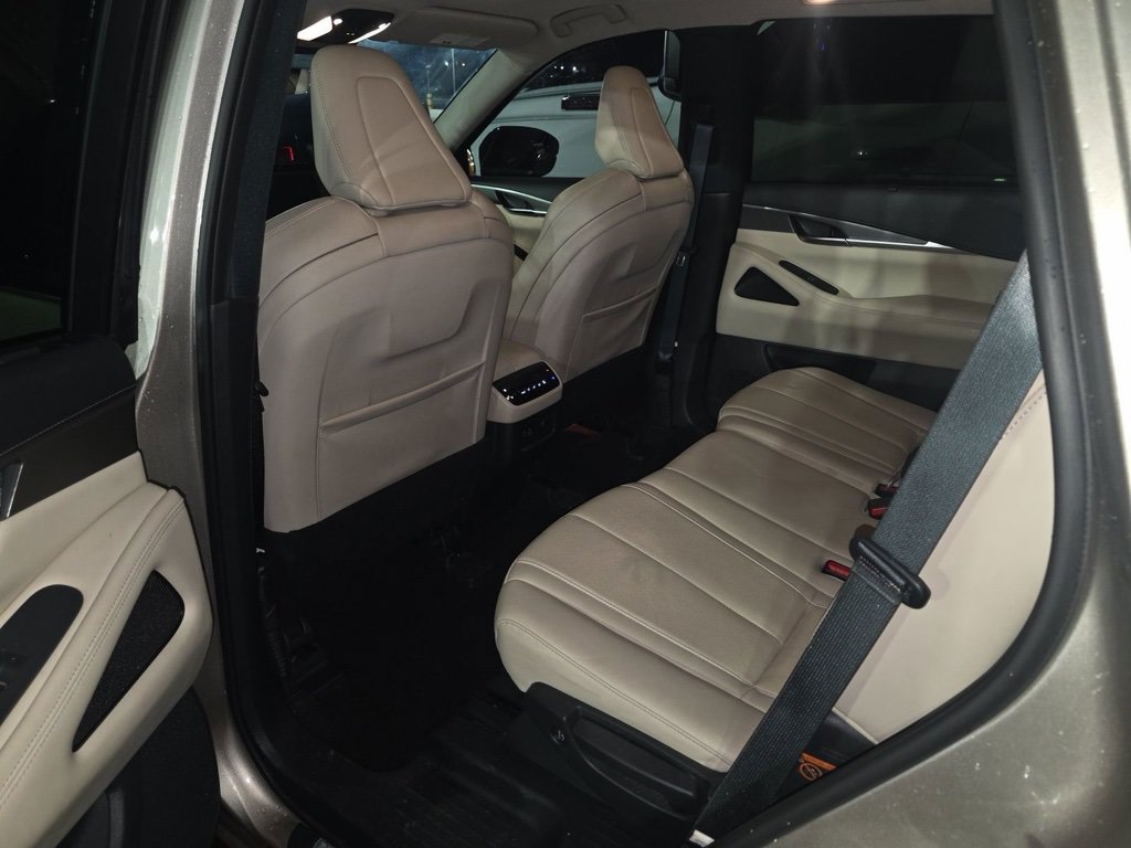 Used 2024 Silver INFINITI LUXE image 14