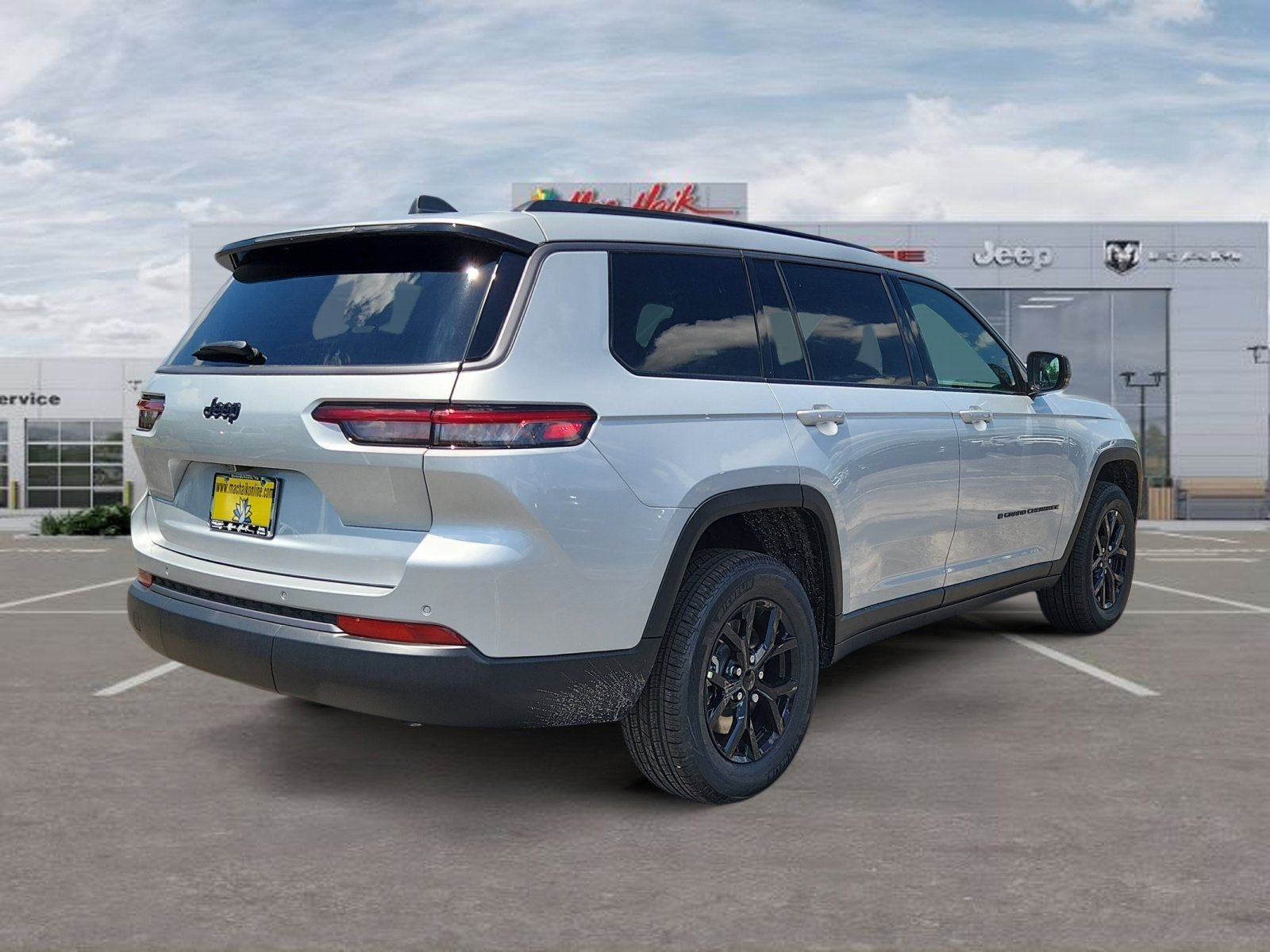 New 2026 Silver Zynith Exterior Paint Jeep Laredo image 5