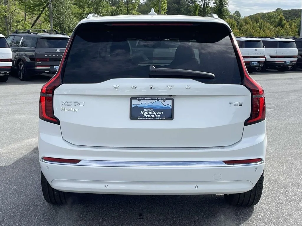New 2026 Crystal White Volvo Plus image 27