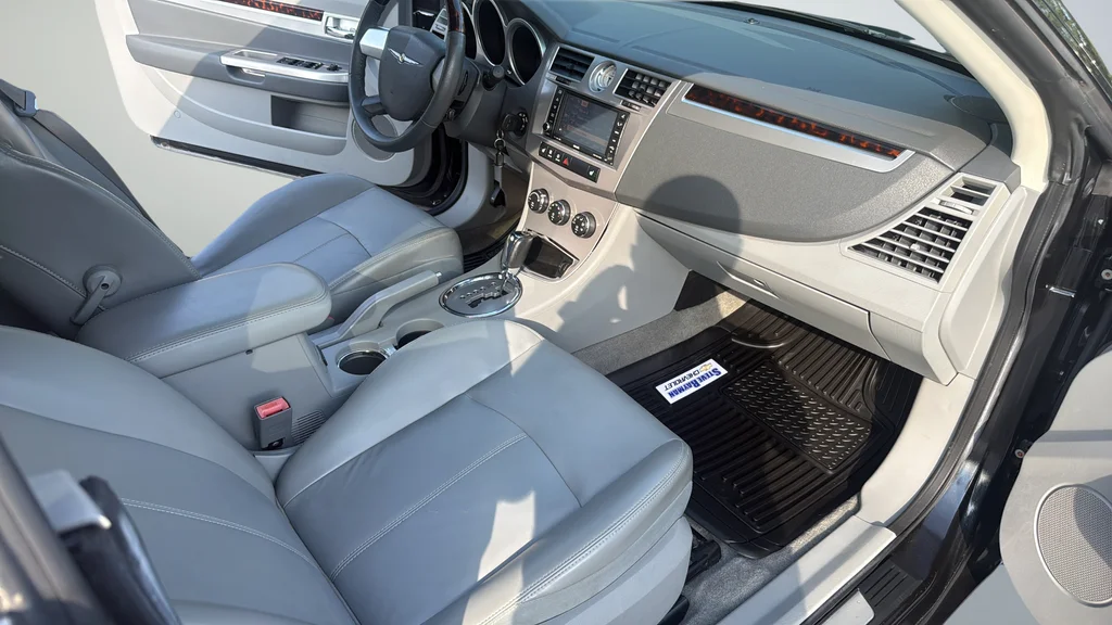 Used 2008 Black Chrysler Limited image 28