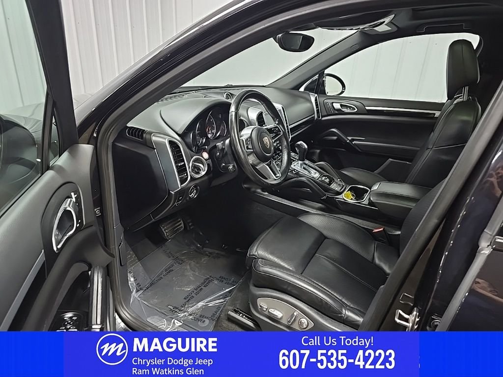 Used 2017 Moonlight Blue Metallic Porsche Base image 34
