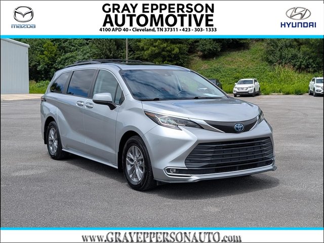 Pre-Owned 2022 Toyota Sienna XLE 7-Passenger