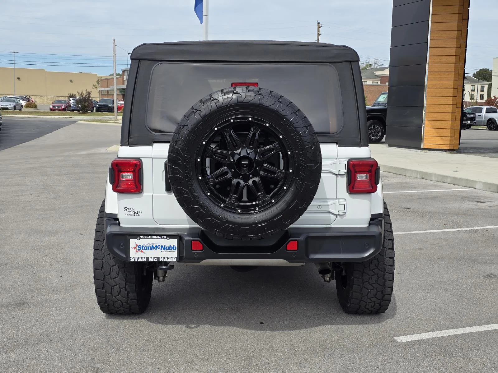 Used 2020 Bright White Clearcoat Jeep Sahara image 6