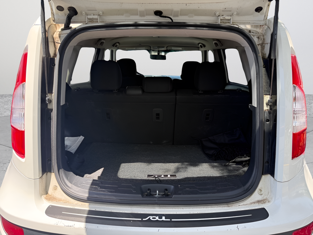 Used 2012 White Kia Plus image 11