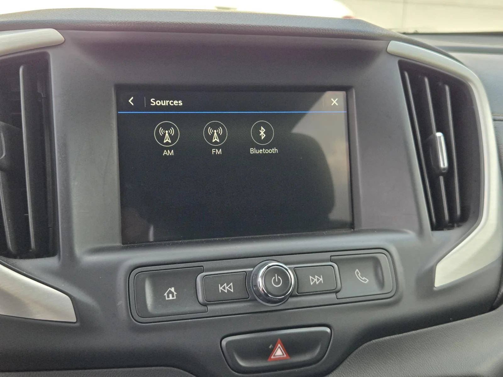 Used 2019 Ebony Twilight Metallic GMC FWD 4dr SLE image 9