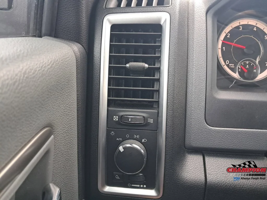 Used 2016 White Ram SLT image 26