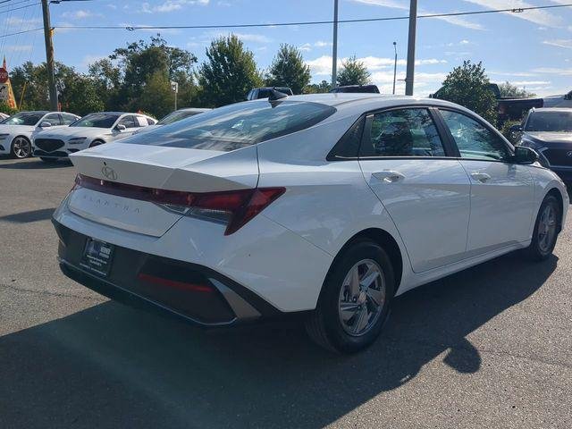 New 2026 White Hyundai SE image 5