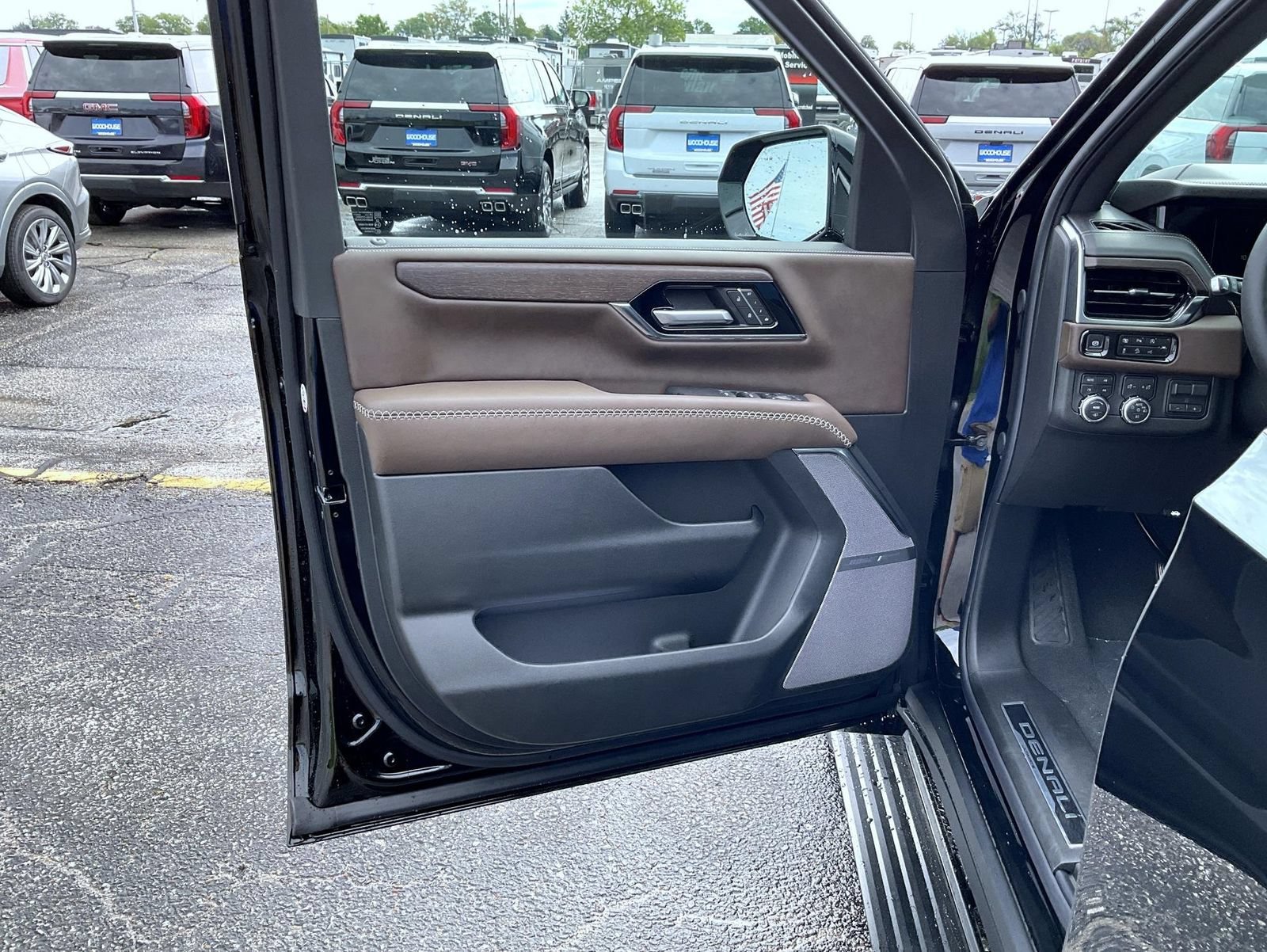 2026 GMC Yukon XL Denali Ultimate - Photo 9