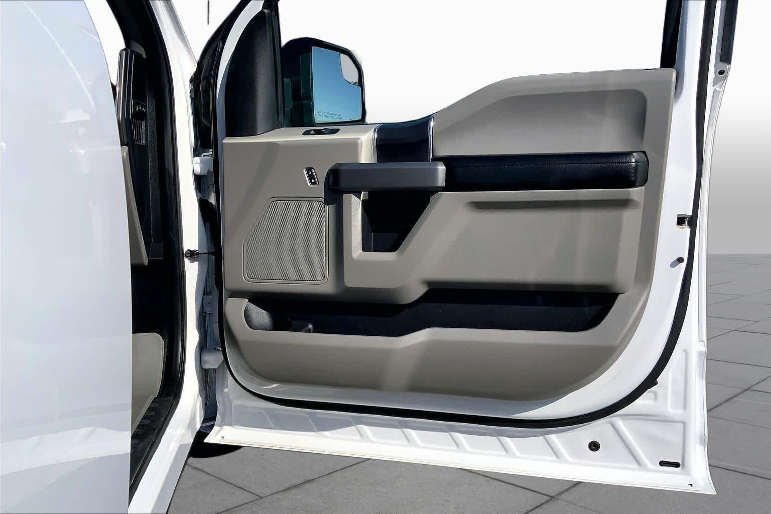 Used 2015 Oxford White Ford XLT image 22