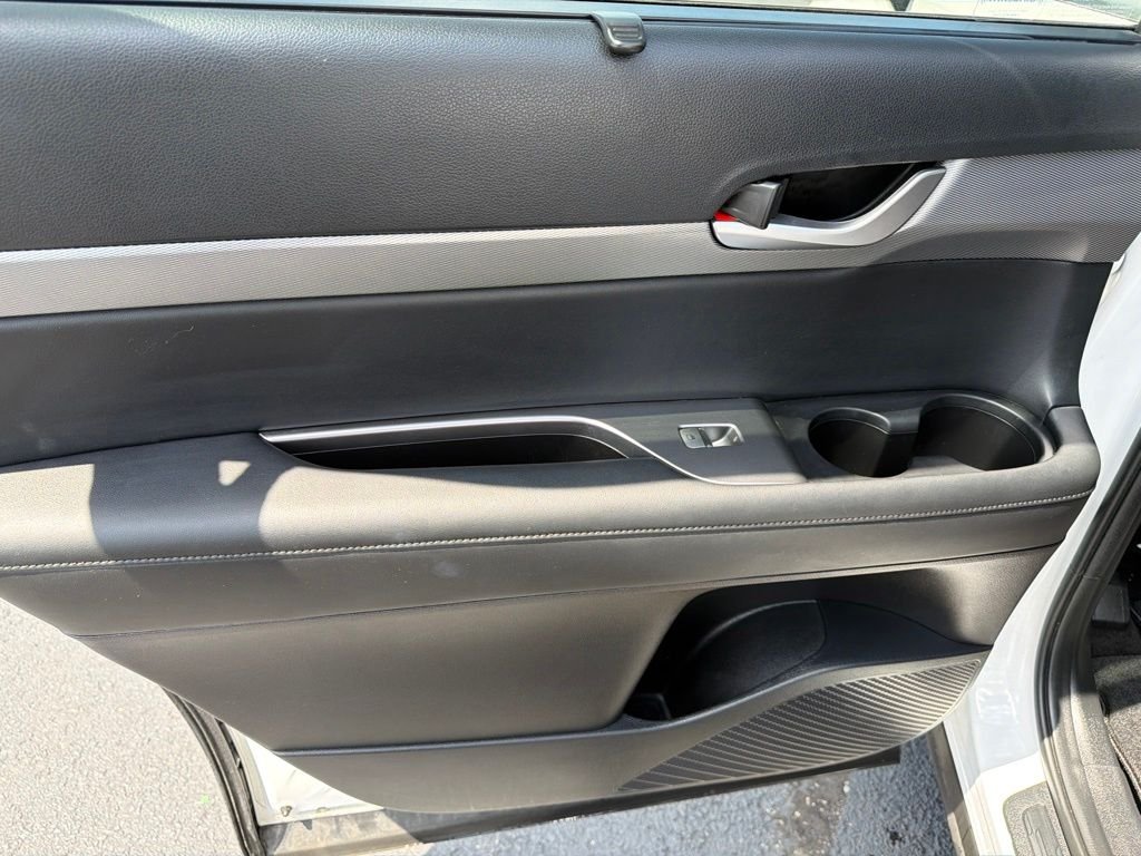 Used 2022 White Hyundai SEL image 11