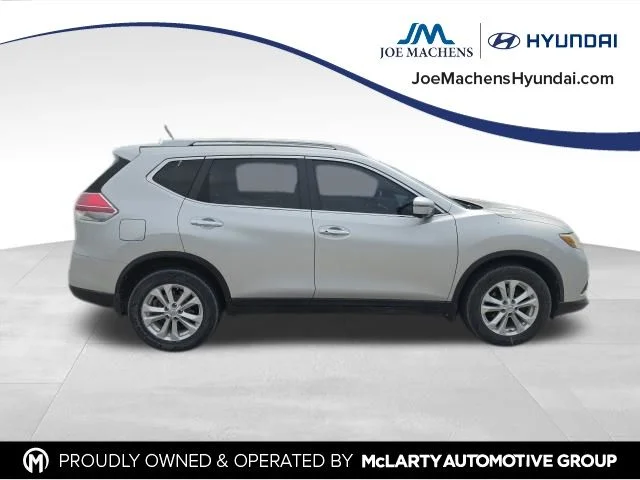 Used 2016 Silver Nissan SV image 7