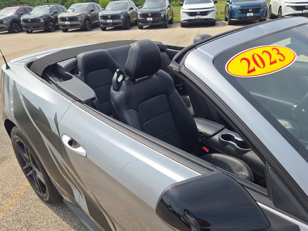 Used 2023  Ford EcoBoost Premium image 3
