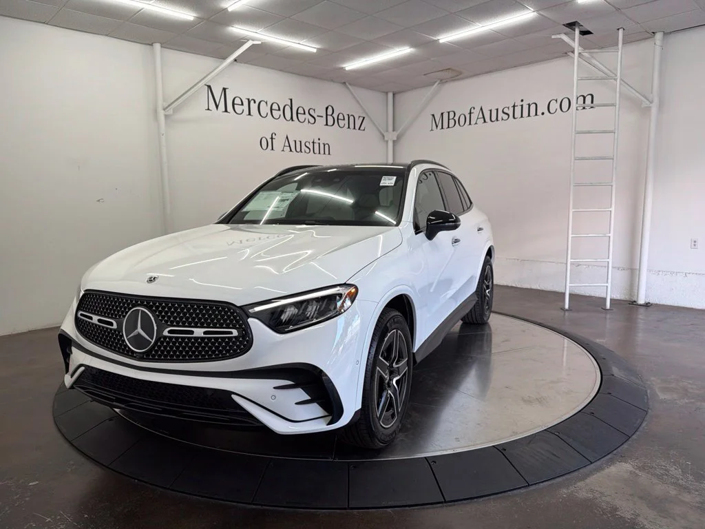 New 2027 White Mercedes-Benz GLC 300 image 3