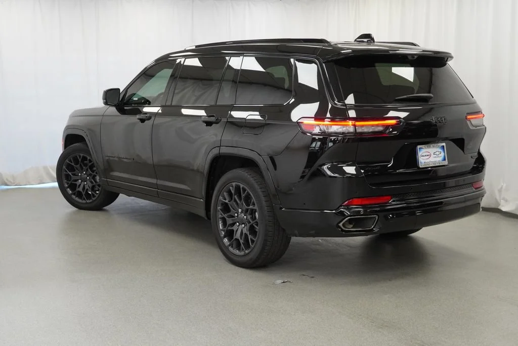 Used 2024 Black Jeep Summit Reserve 4x4 image 6