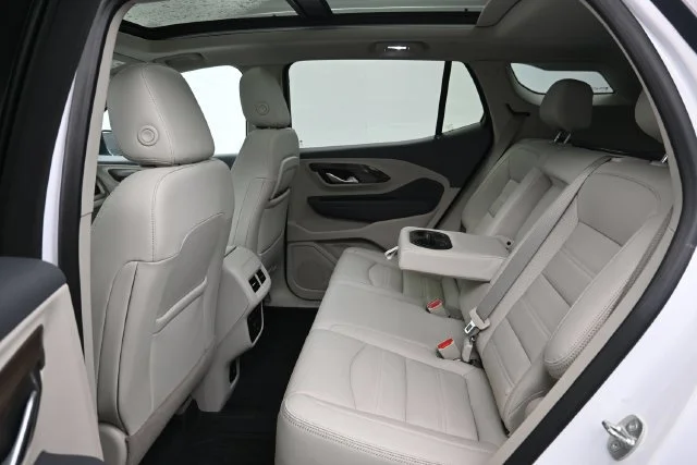Used 2023 SUMMIT WHITE GMC Denali image 25