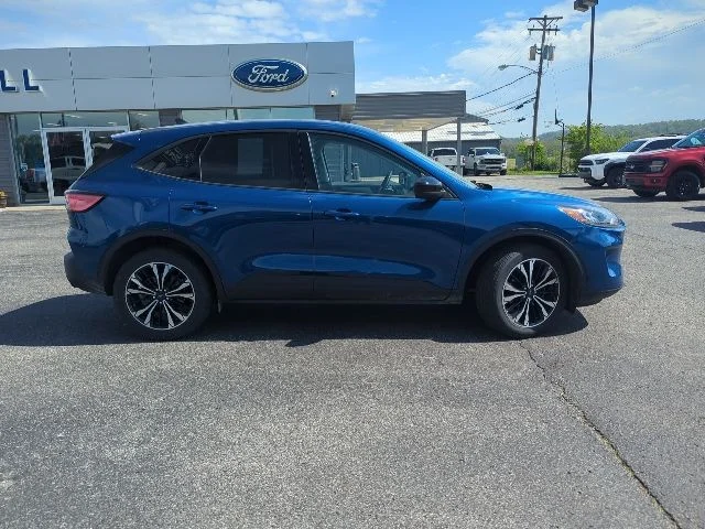 Used 2022 Blue Ford SE image 29