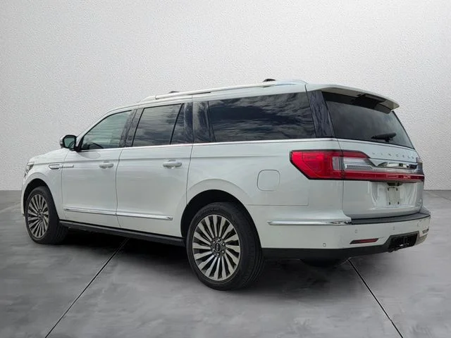 Used 2021 White Lincoln Reserve image 3