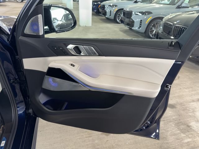New 2027 Tanzanite Blue II Metallic BMW M60i image 8