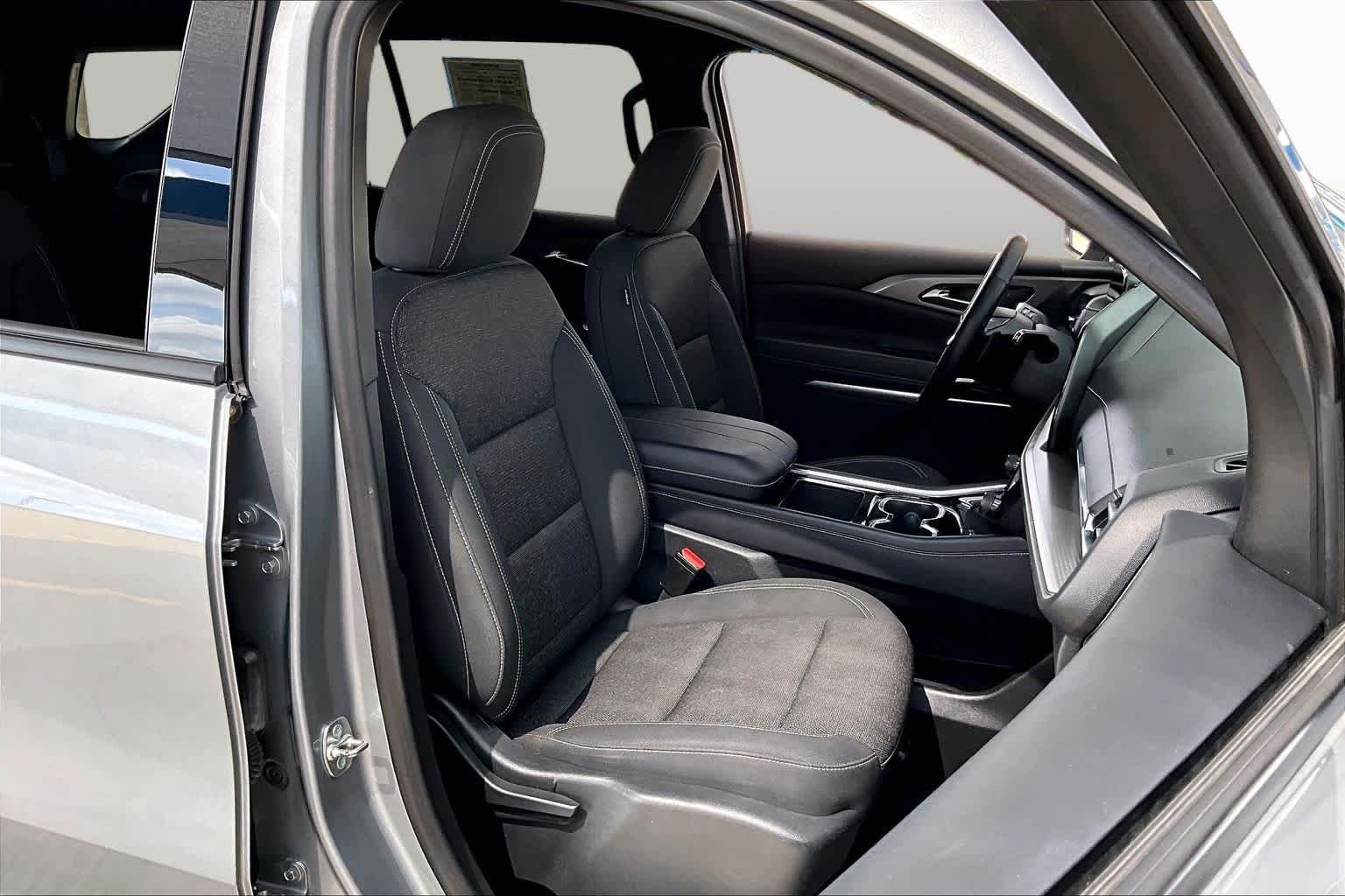 Used 2025 Sterling Gray Metallic Chevrolet FWD LT image 9
